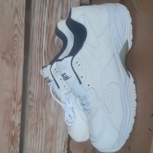 Kirkland Court Classic Running Shoes 